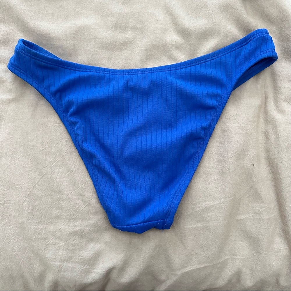 Blue bikini - Picture 2 of 4